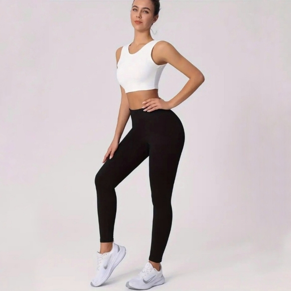 Basic Black Skinny Everyday Legging. SMALL. GENTLY WORN!! - Picture 4 of 6